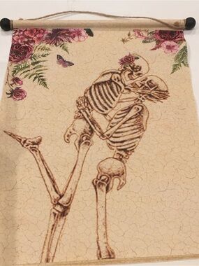 “True Love Never Dies” Halloween Wall Hanging